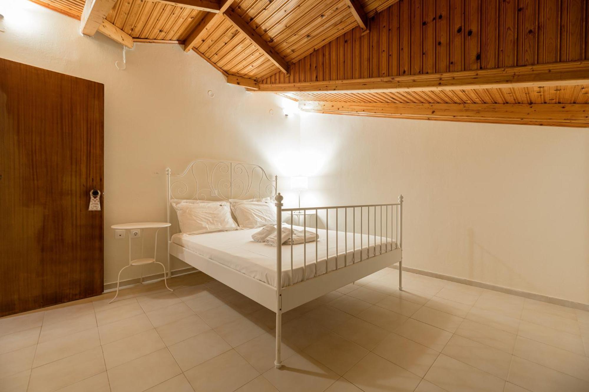 Denise Studios And Apartments Аргасі Екстер'єр фото